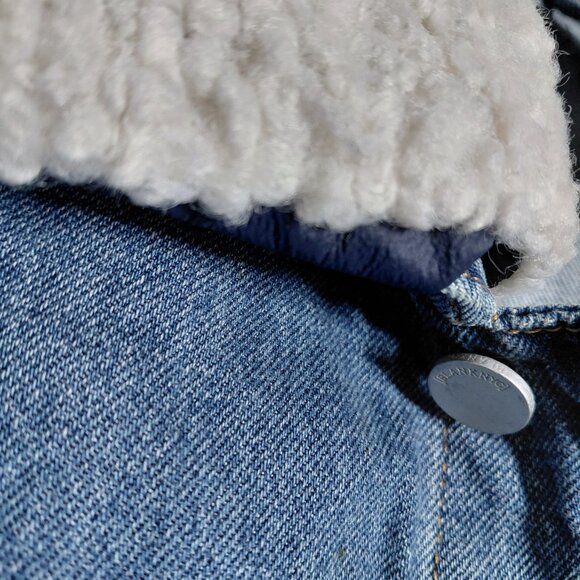 Fleece-Collar Denim Trucker Jacket - Picture 3 of 6